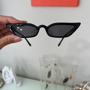 New black vintage style cat eye sunglasses